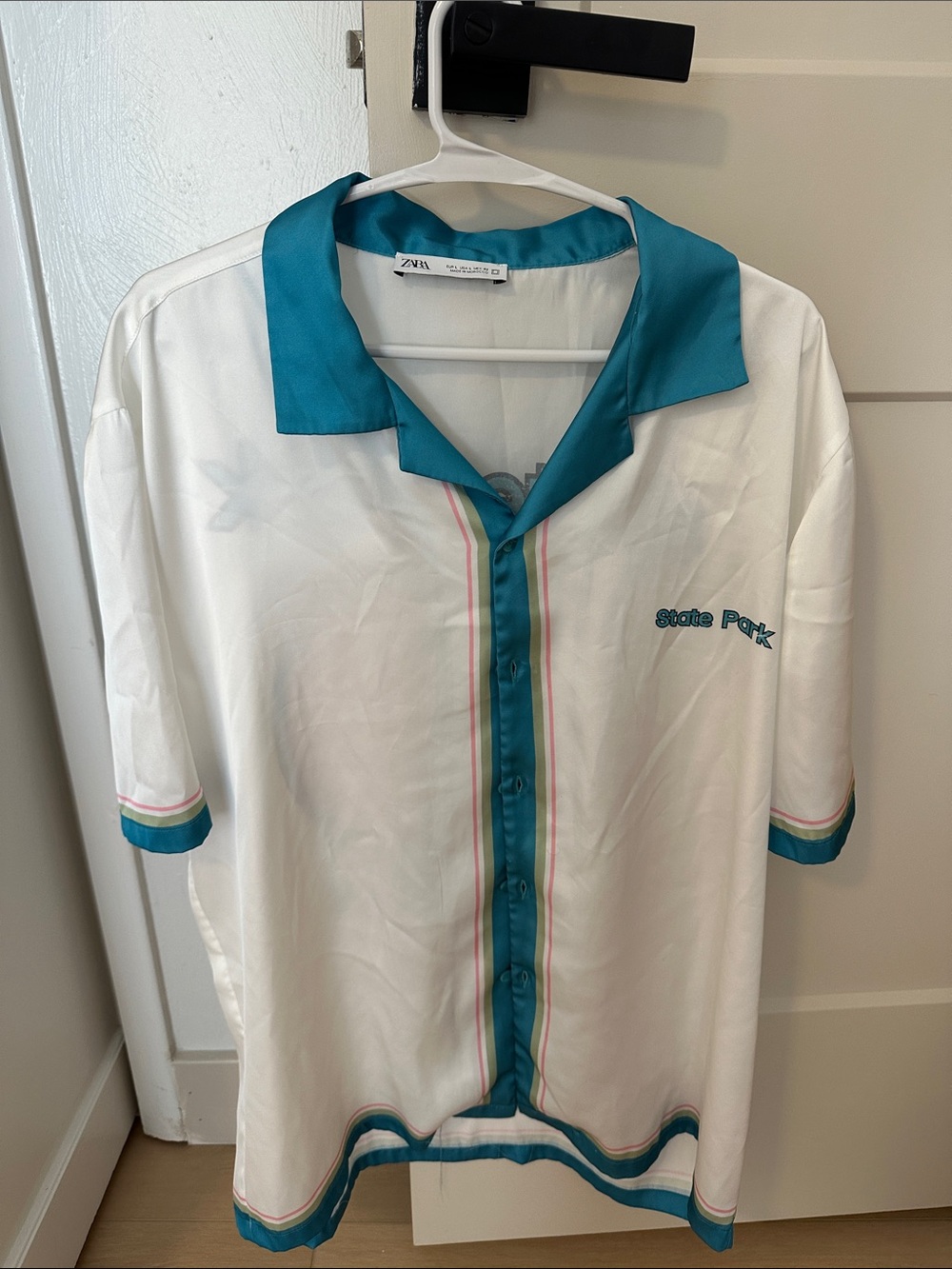 Zara White Button-Up Shirt with Teal and Pink Trim